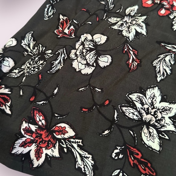 Women's cupcakes & cashmere Dark Gray Floral Blouse Tie And Sleeve Detail Medium - Picture 14 of 15